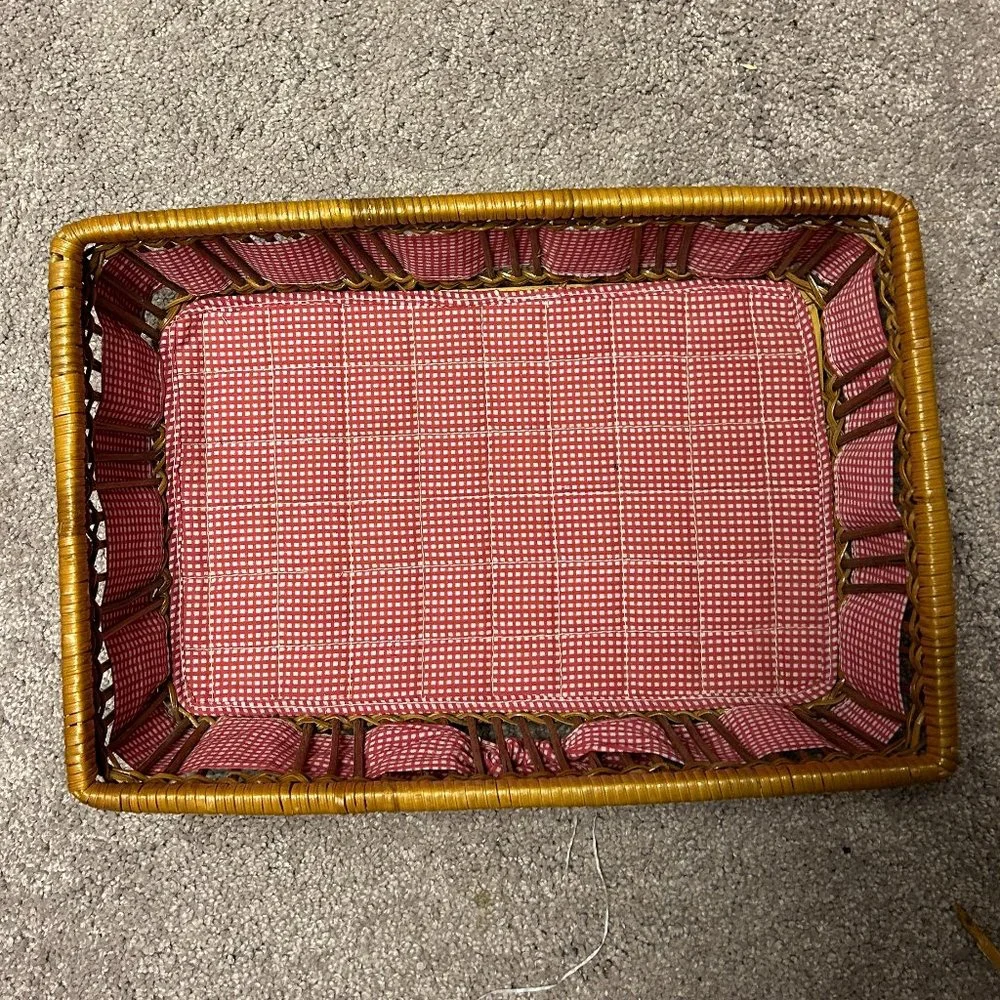 Vintage Wicker Lined Bread Basket with Ribbon - Picture 2 of 4